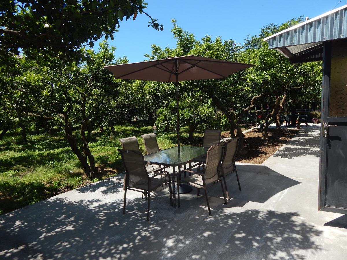 Guest House On Angisa Batumi Exterior photo