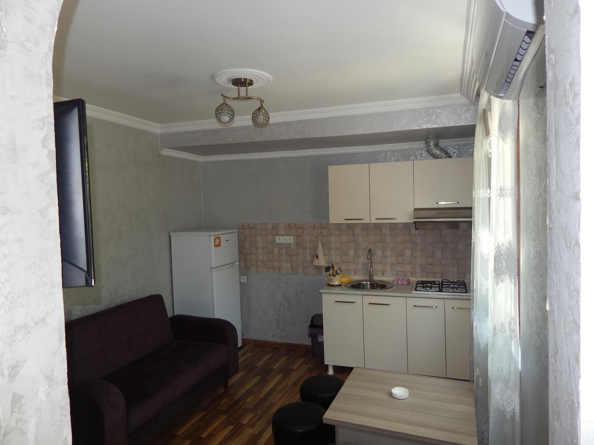 Guest House On Angisa Batumi Exterior photo