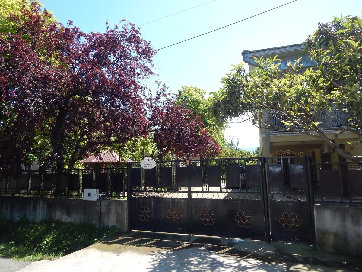Guest House On Angisa Batumi Exterior photo